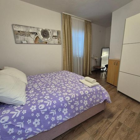 Apartman Smoljic 4+2 Primošten Exteriér fotografie